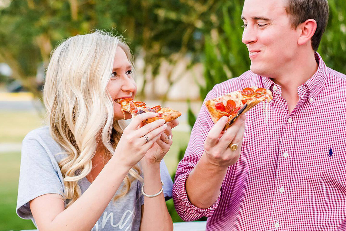 Couple eating pizza