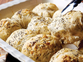 Poppy seed dinner rolls