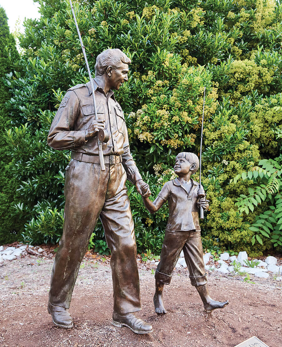 Andy and Opie statue in Mount Airy