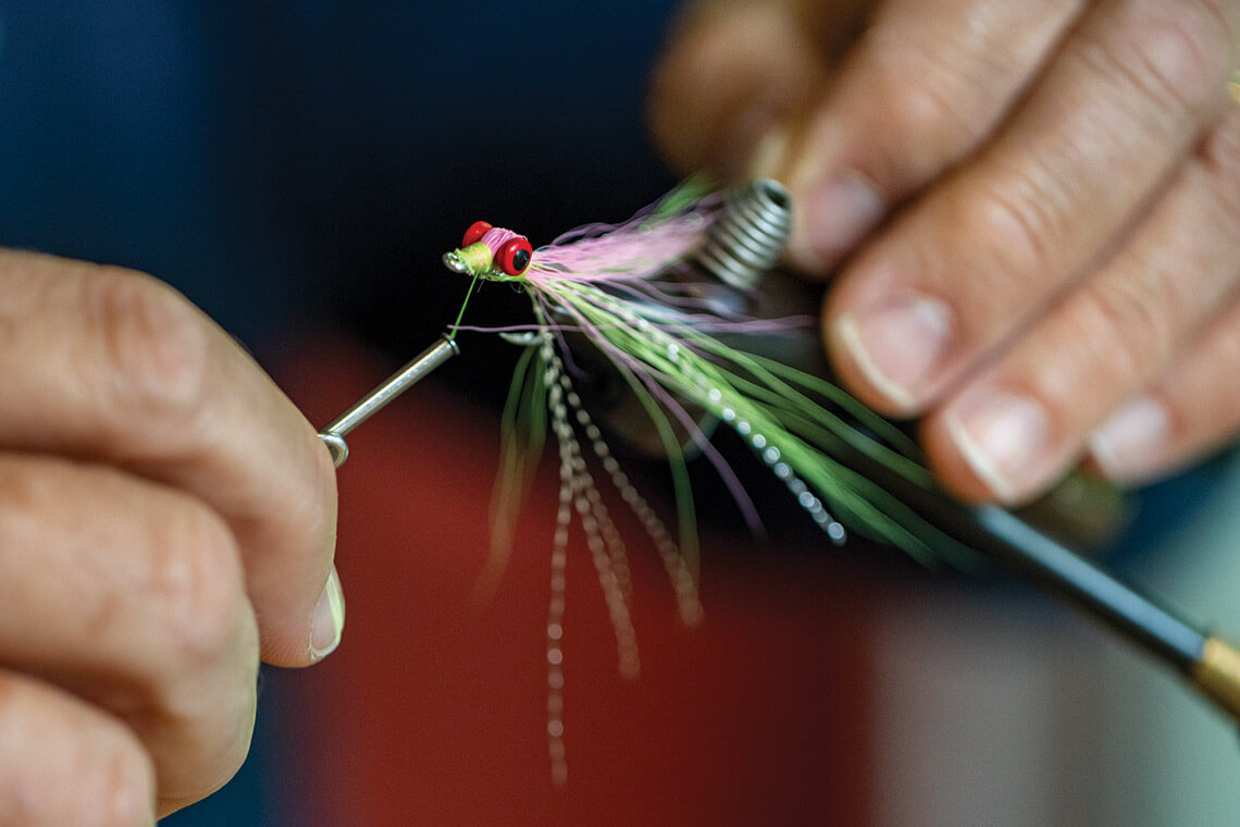 Tying lure for fishing