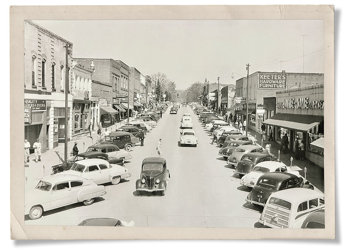 Black and white photo of Rutherfordton's Main Street